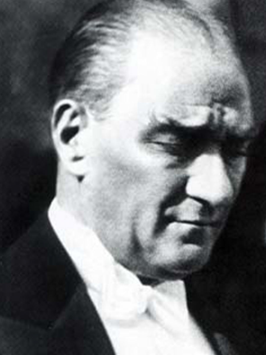 Atatürk’ü Saygıyla Anıyoruz